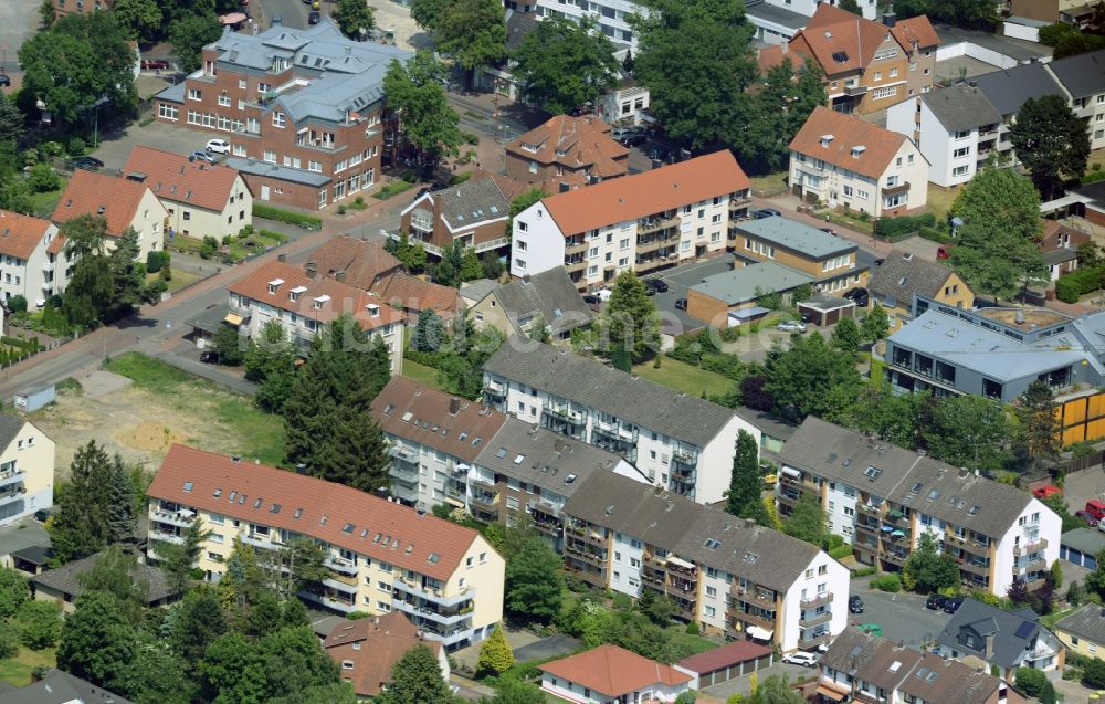 Garbsen aus der Vogelperspektive: Wohngebiet einer Mehrfamilienhaussiedlung in Garbsen im Bundesland Niedersachsen