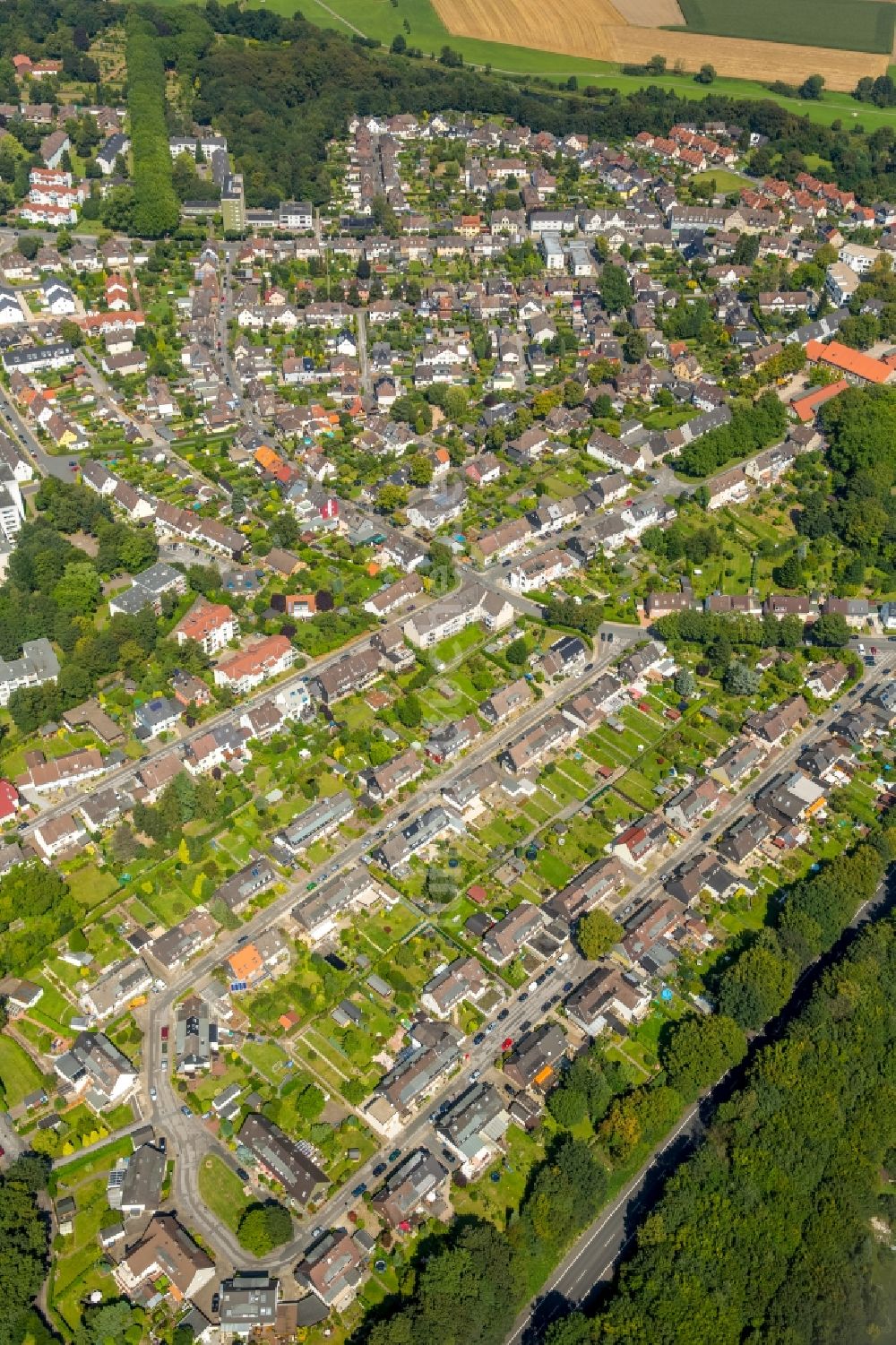 Hattingen von oben - Wohngebiet der Mehrfamilienhaussiedlung Gartenstadt Hüttenau in Hattingen im Bundesland Nordrhein-Westfalen