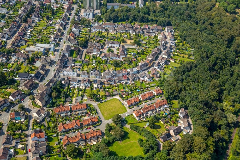 Hattingen von oben - Wohngebiet der Mehrfamilienhaussiedlung Gartenstadt Hüttenau in Hattingen im Bundesland Nordrhein-Westfalen