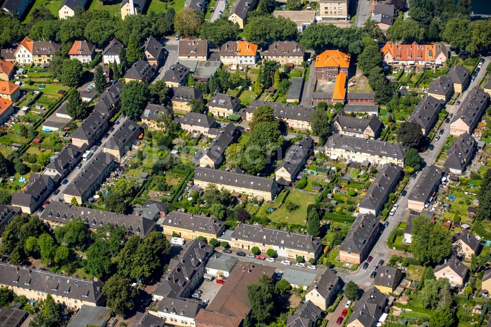 Duisburg von oben - Wohngebiet der Mehrfamilienhaussiedlung Gartenstadt Wedau in Duisburg im Bundesland Nordrhein-Westfalen