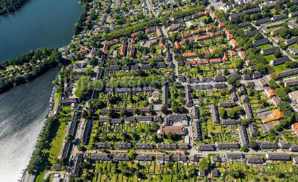 Duisburg von oben - Wohngebiet der Mehrfamilienhaussiedlung Gartenstadt Wedau in Duisburg im Bundesland Nordrhein-Westfalen