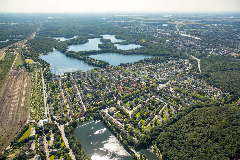 Duisburg aus der Vogelperspektive: Wohngebiet der Mehrfamilienhaussiedlung Gartenstadt Wedau in Duisburg im Bundesland Nordrhein-Westfalen