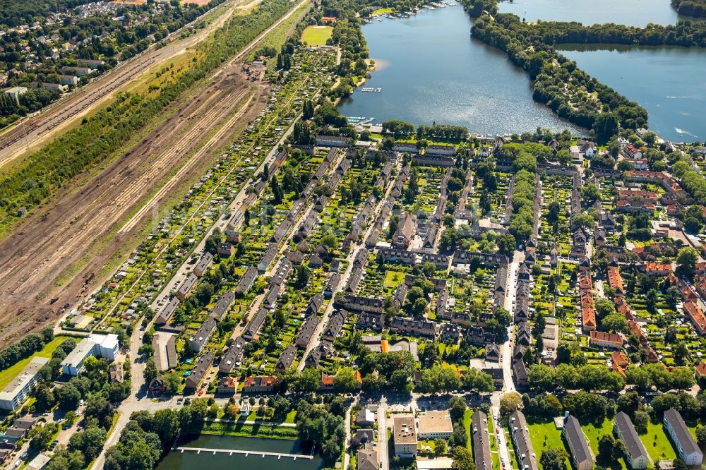 Duisburg aus der Vogelperspektive: Wohngebiet der Mehrfamilienhaussiedlung Gartenstadt Wedau in Duisburg im Bundesland Nordrhein-Westfalen