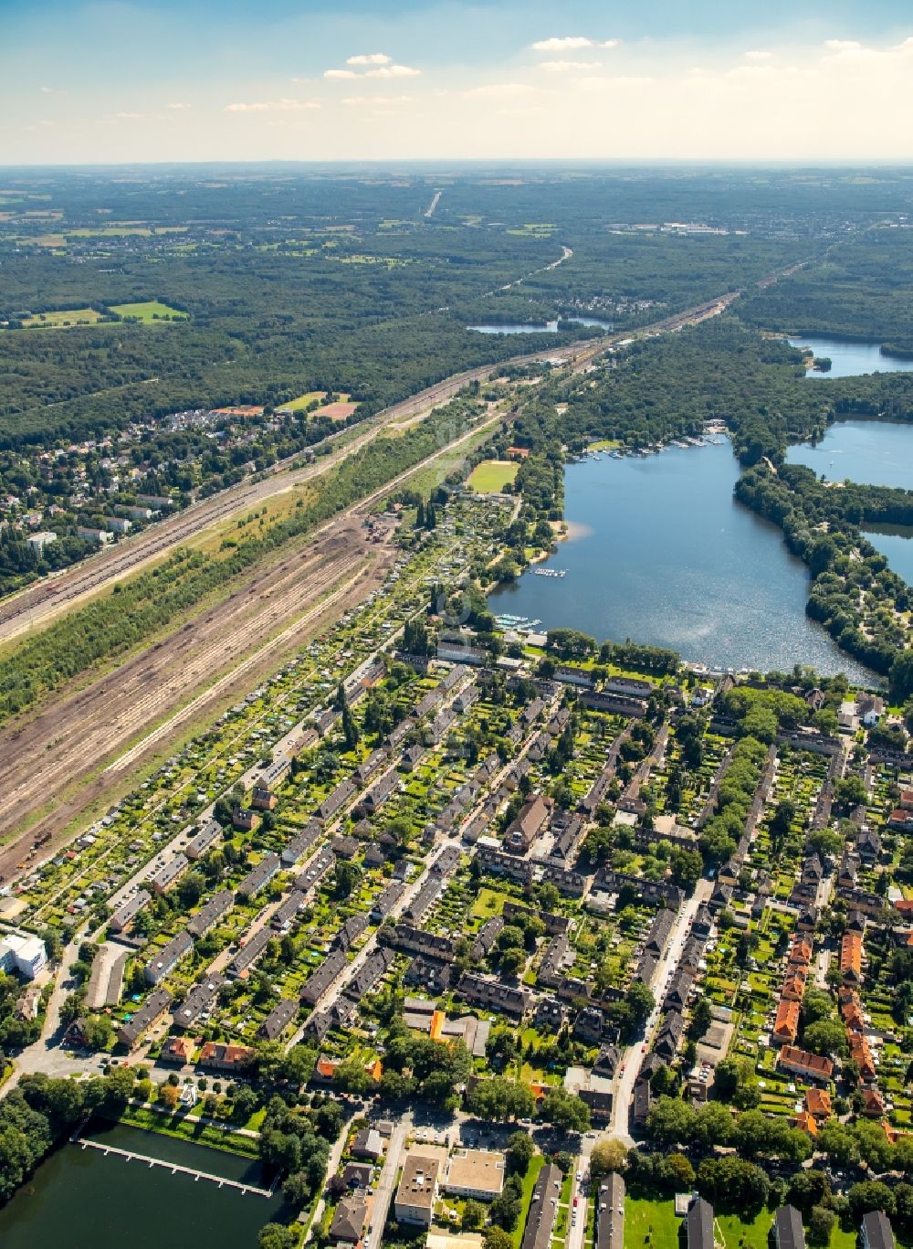 Luftbild Duisburg - Wohngebiet der Mehrfamilienhaussiedlung Gartenstadt Wedau in Duisburg im Bundesland Nordrhein-Westfalen