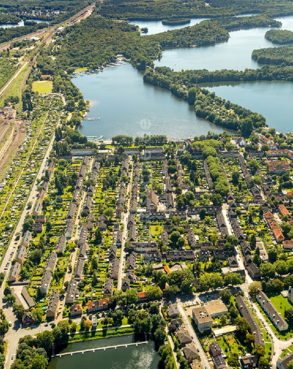 Duisburg aus der Vogelperspektive: Wohngebiet der Mehrfamilienhaussiedlung Gartenstadt Wedau in Duisburg im Bundesland Nordrhein-Westfalen