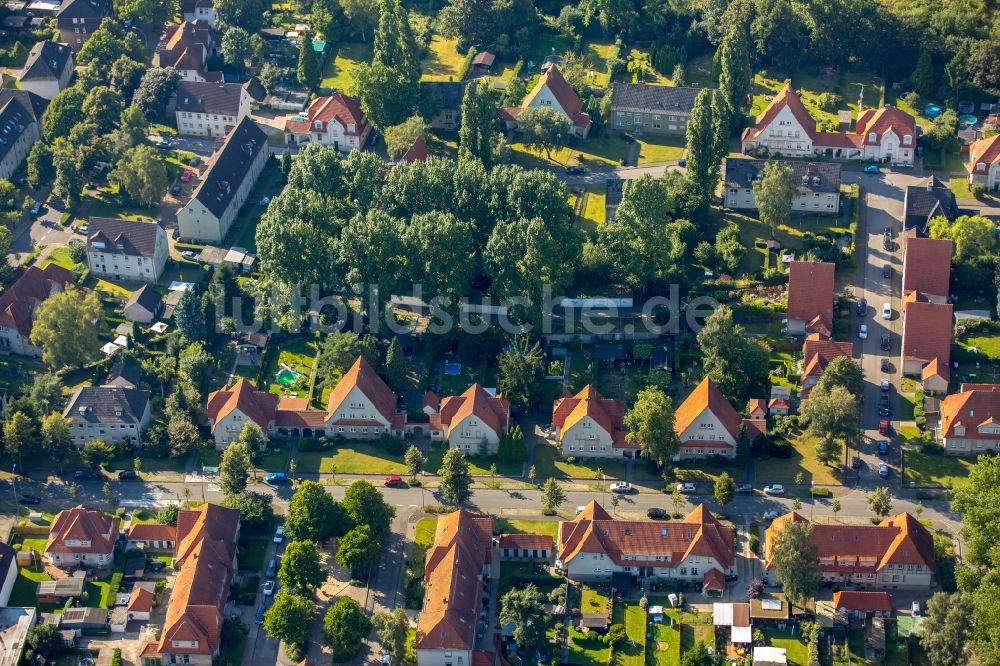 Bottrop von oben - Wohngebiet einer Mehrfamilienhaussiedlung Gartenstadt Welheim in Bottrop im Bundesland Nordrhein-Westfalen