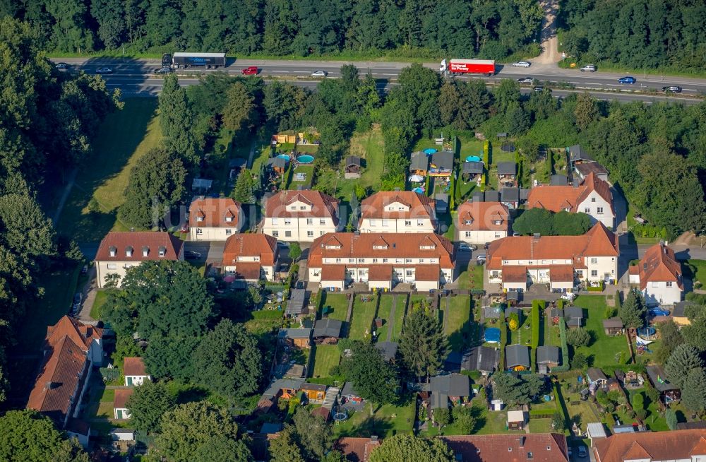 Luftaufnahme Bottrop - Wohngebiet einer Mehrfamilienhaussiedlung Gartenstadt Welheim in Bottrop im Bundesland Nordrhein-Westfalen