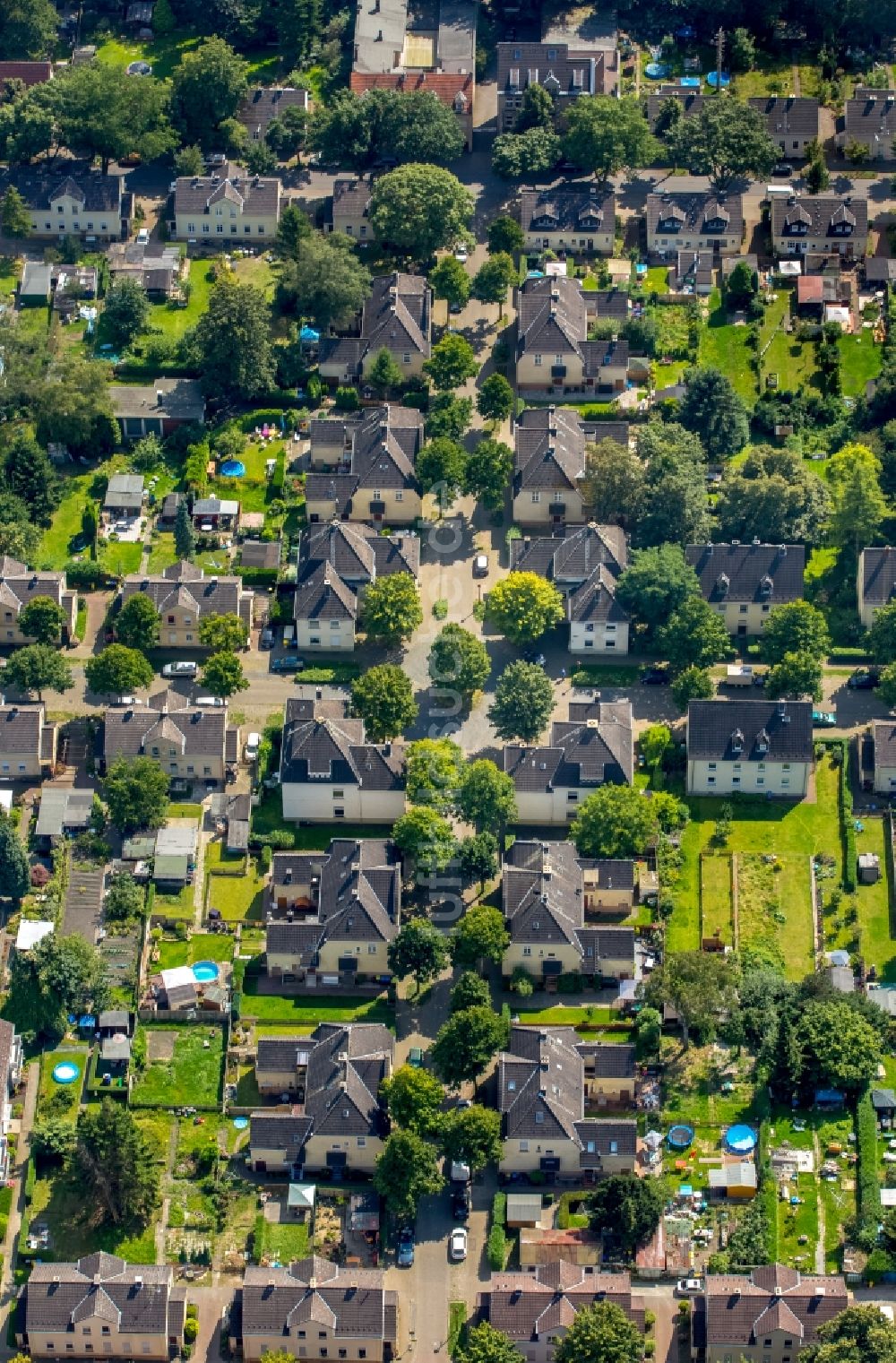 Luftbild Gelsenkirchen - Wohngebiet einer Mehrfamilienhaussiedlung in Gelsenkirchen im Bundesland Nordrhein-Westfalen