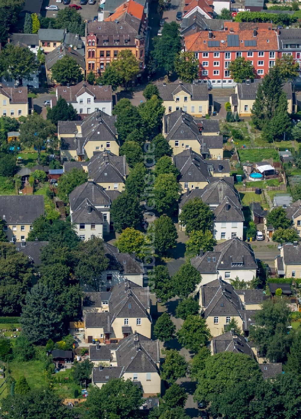 Luftaufnahme Gelsenkirchen - Wohngebiet einer Mehrfamilienhaussiedlung in Gelsenkirchen im Bundesland Nordrhein-Westfalen