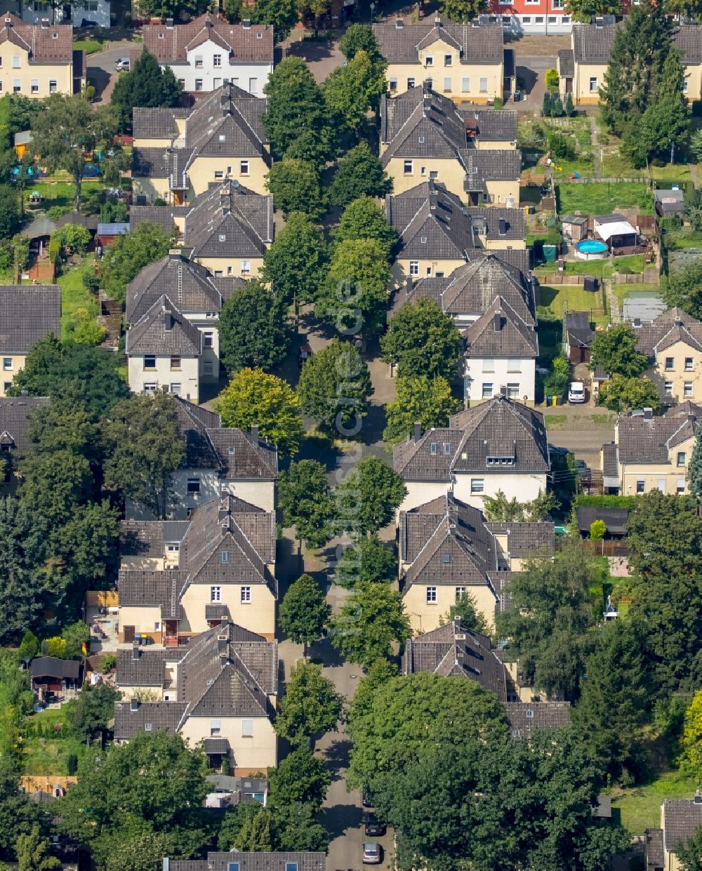 Luftbild Gelsenkirchen - Wohngebiet einer Mehrfamilienhaussiedlung in Gelsenkirchen im Bundesland Nordrhein-Westfalen