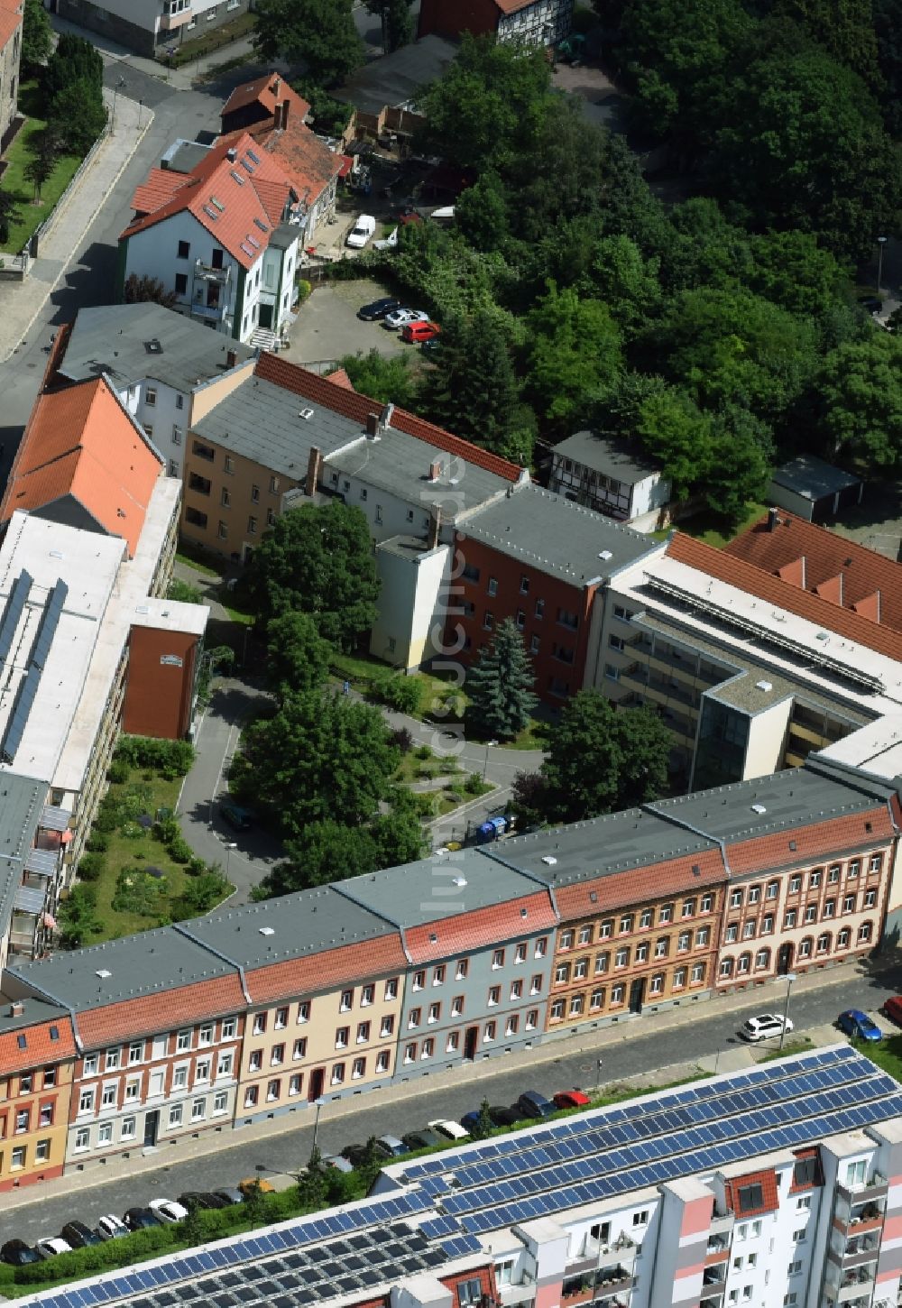 Luftaufnahme Halberstadt - Wohngebiet einer Mehrfamilienhaussiedlung Georgenstraße - Finckestraße - Gleimstraße in Halberstadt im Bundesland Sachsen-Anhalt