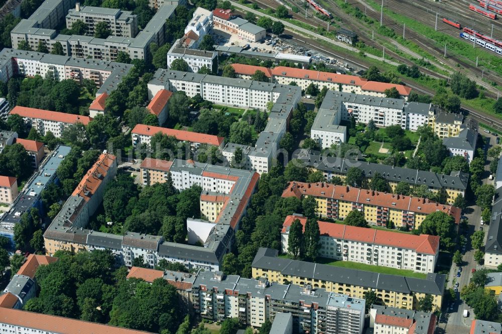 Berlin von oben - Wohngebiet einer Mehrfamilienhaussiedlung Giselastraße - Eduardstraße - Sophienstraße - Eitelstraße - Weitlingstraße im Ortsteil Lichtenberg in Berlin, Deutschland