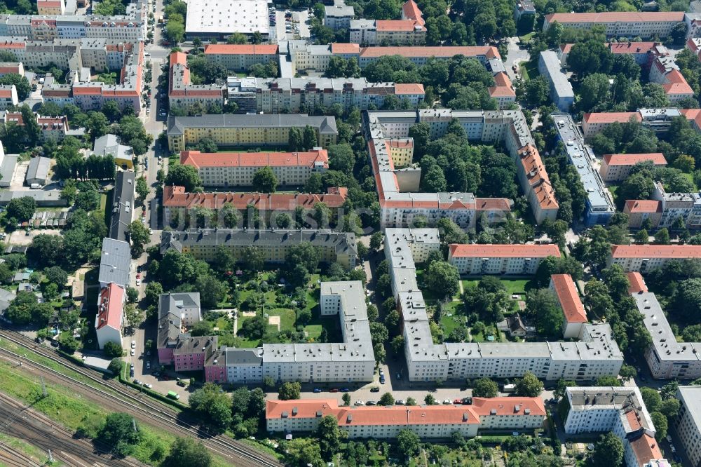 Berlin von oben - Wohngebiet einer Mehrfamilienhaussiedlung Giselastraße - Eduardstraße - Sophienstraße - Eitelstraße - Weitlingstraße im Ortsteil Lichtenberg in Berlin, Deutschland