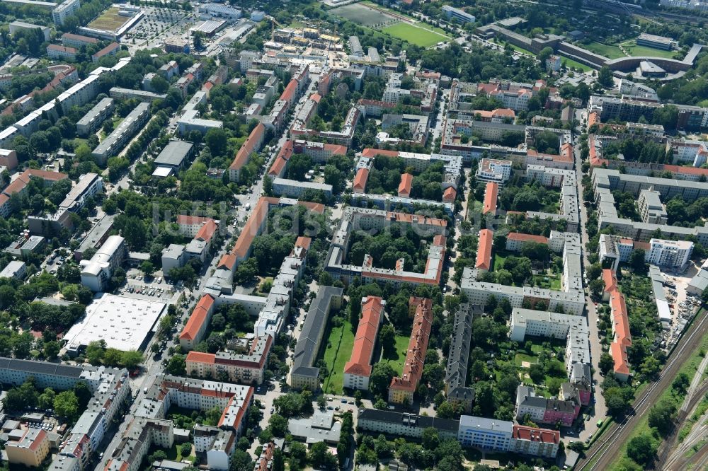 Berlin von oben - Wohngebiet einer Mehrfamilienhaussiedlung Giselastraße - Eduardstraße - Sophienstraße - Eitelstraße - Weitlingstraße im Ortsteil Lichtenberg in Berlin, Deutschland