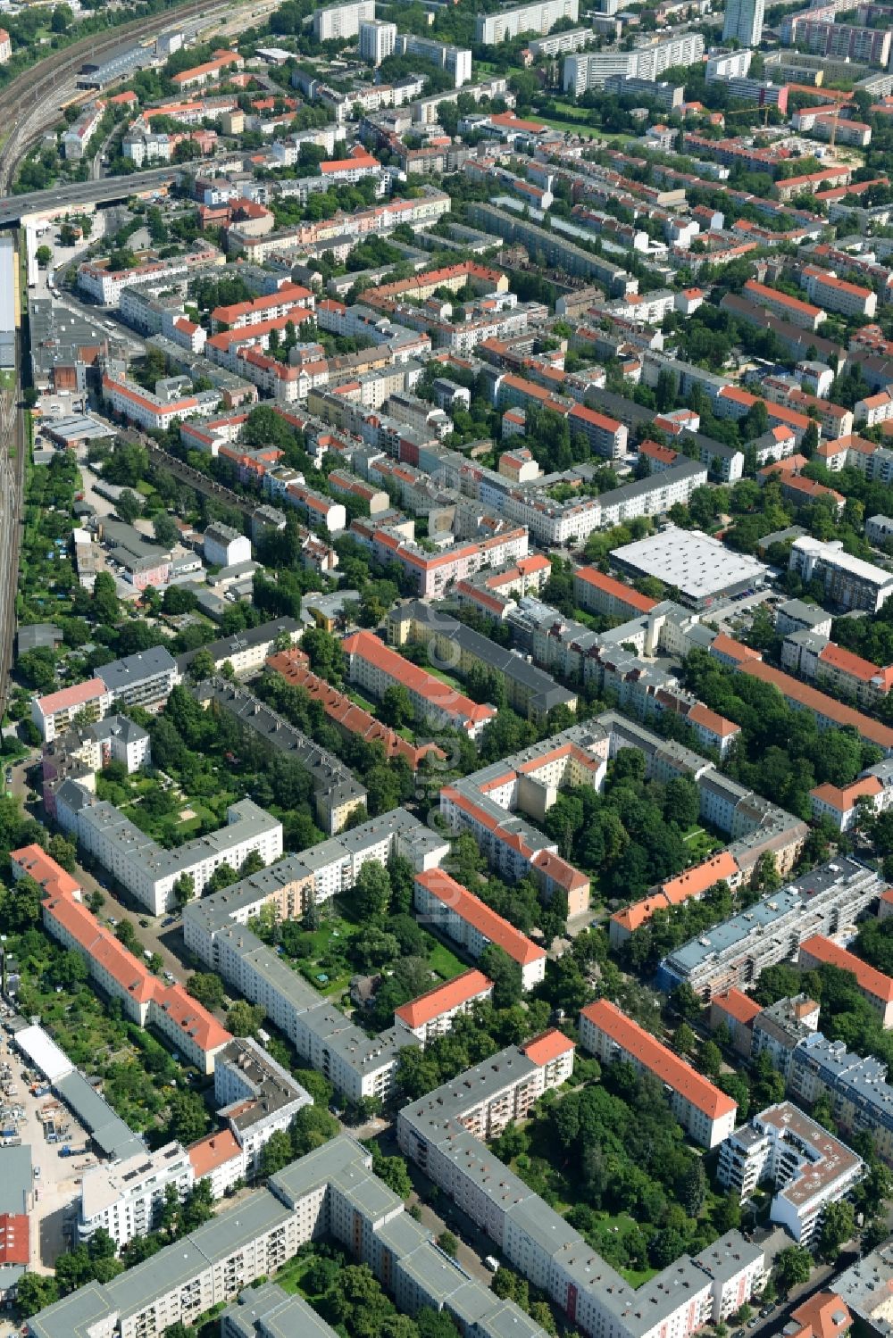 Berlin von oben - Wohngebiet einer Mehrfamilienhaussiedlung Giselastraße - Eduardstraße - Sophienstraße - Eitelstraße - Weitlingstraße im Ortsteil Lichtenberg in Berlin, Deutschland