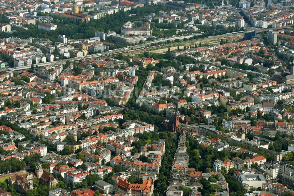 Berlin aus der Vogelperspektive: Wohngebiet der Mehrfamilienhaussiedlung Goßlerstraße - Friedrich-Wilhelm-Platz - Bundesallee im Ortsteil Friedenau in Berlin, Deutschland