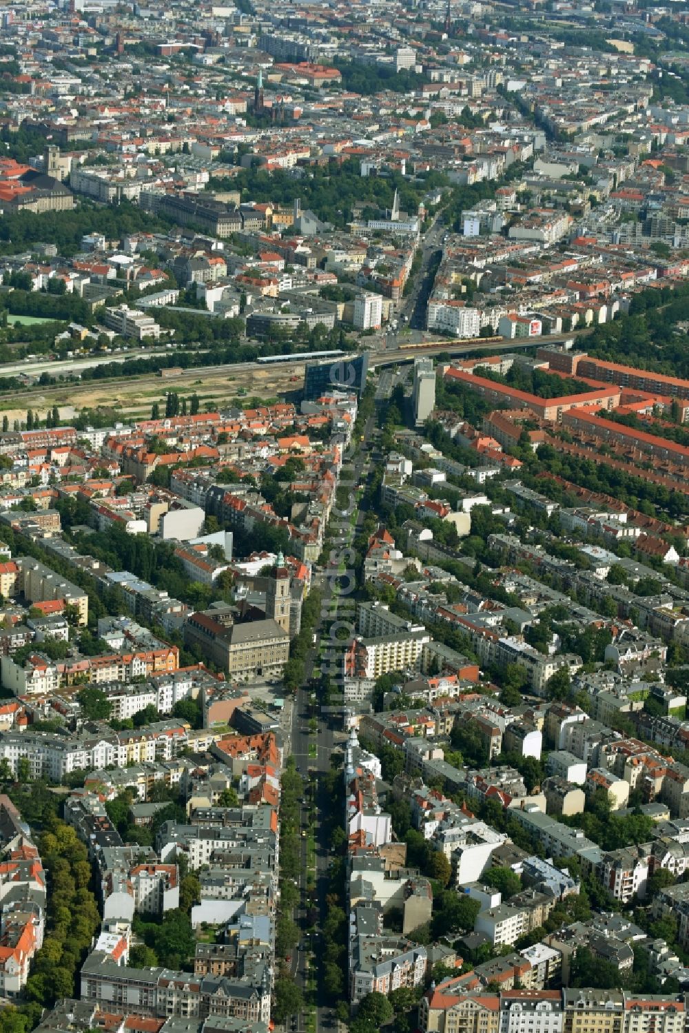 Luftaufnahme Berlin - Wohngebiet der Mehrfamilienhaussiedlung Goßlerstraße - Friedrich-Wilhelm-Platz - Bundesallee im Ortsteil Friedenau in Berlin, Deutschland