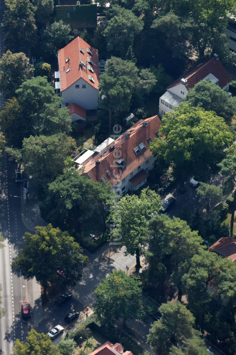 Berlin von oben - Wohngebiet einer Mehrfamilienhaussiedlung Hammersteinstraße - Warnemünder Straße im Stadtteil Schmargendorf in Berlin