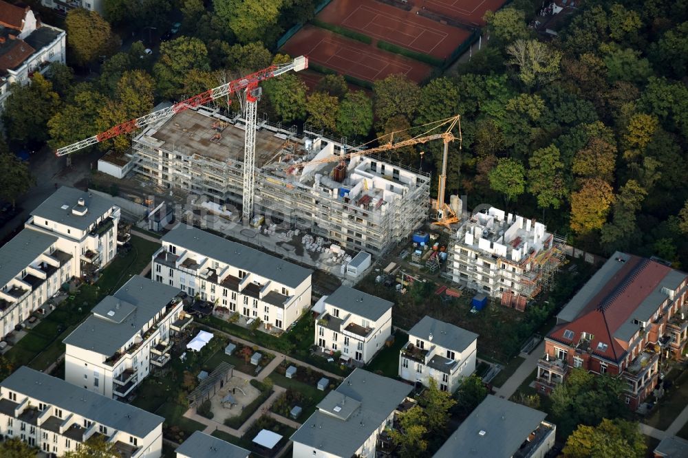 Berlin von oben - Wohngebiet einer Mehrfamilienhaussiedlung Hannemannstraße - Riesestraße im Stadtteil Neukölln in Berlin