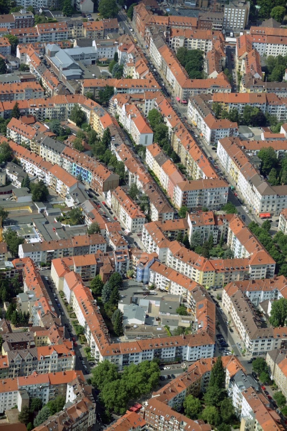 Luftaufnahme Hannover - Wohngebiet einer Mehrfamilienhaussiedlung in Hannover im Bundesland Niedersachsen