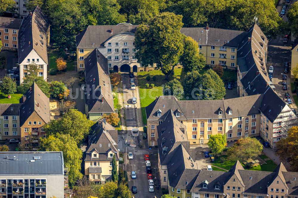 Luftaufnahme Essen - Wohngebiet der Mehrfamilienhaussiedlung am Hartmannplatz in Essen im Bundesland Nordrhein-Westfalen, Deutschland