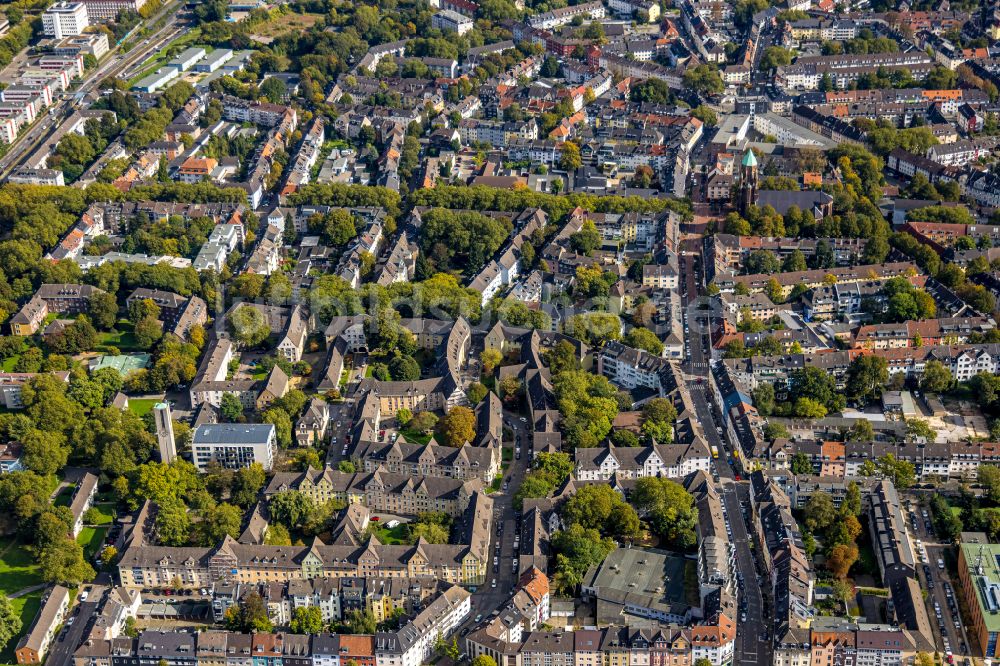 Essen von oben - Wohngebiet der Mehrfamilienhaussiedlung am Hartmannplatz in Essen im Bundesland Nordrhein-Westfalen, Deutschland