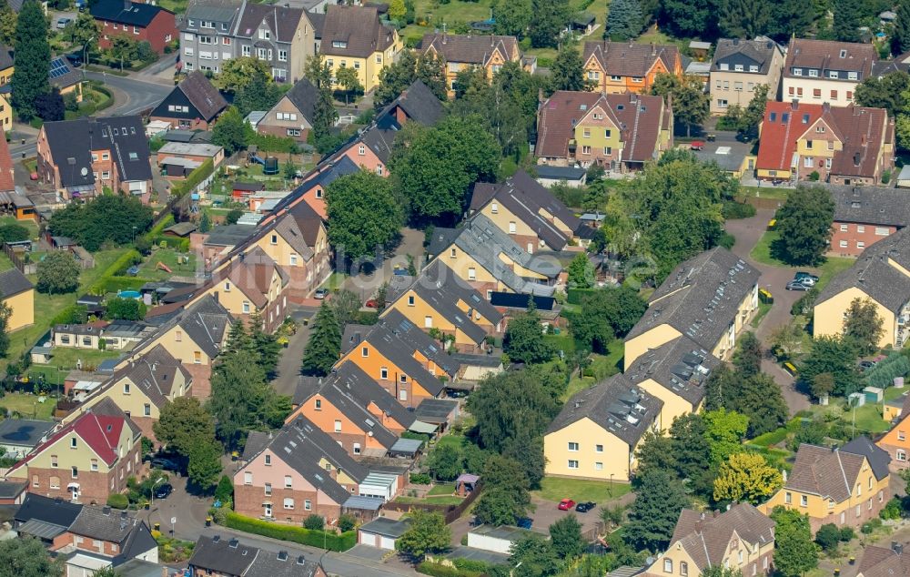 Bergkamen aus der Vogelperspektive: Wohngebiet einer Mehrfamilienhaussiedlung Hellweg in Bergkamen im Bundesland Nordrhein-Westfalen