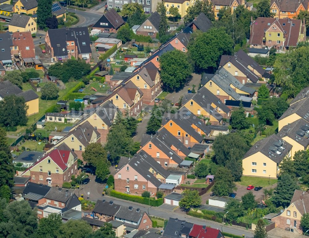 Luftbild Bergkamen - Wohngebiet einer Mehrfamilienhaussiedlung Hellweg in Bergkamen im Bundesland Nordrhein-Westfalen