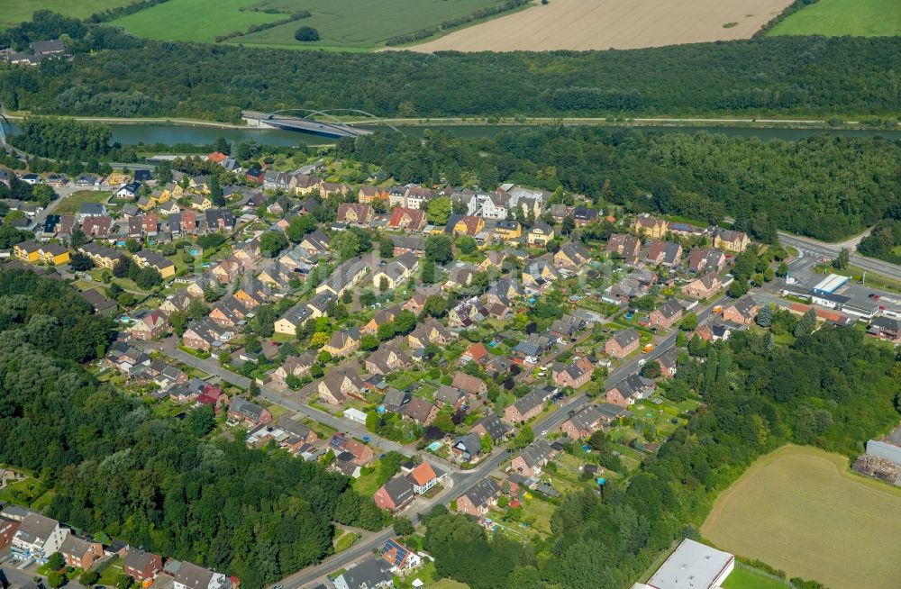 Luftaufnahme Bergkamen - Wohngebiet einer Mehrfamilienhaussiedlung Hellweg in Bergkamen im Bundesland Nordrhein-Westfalen