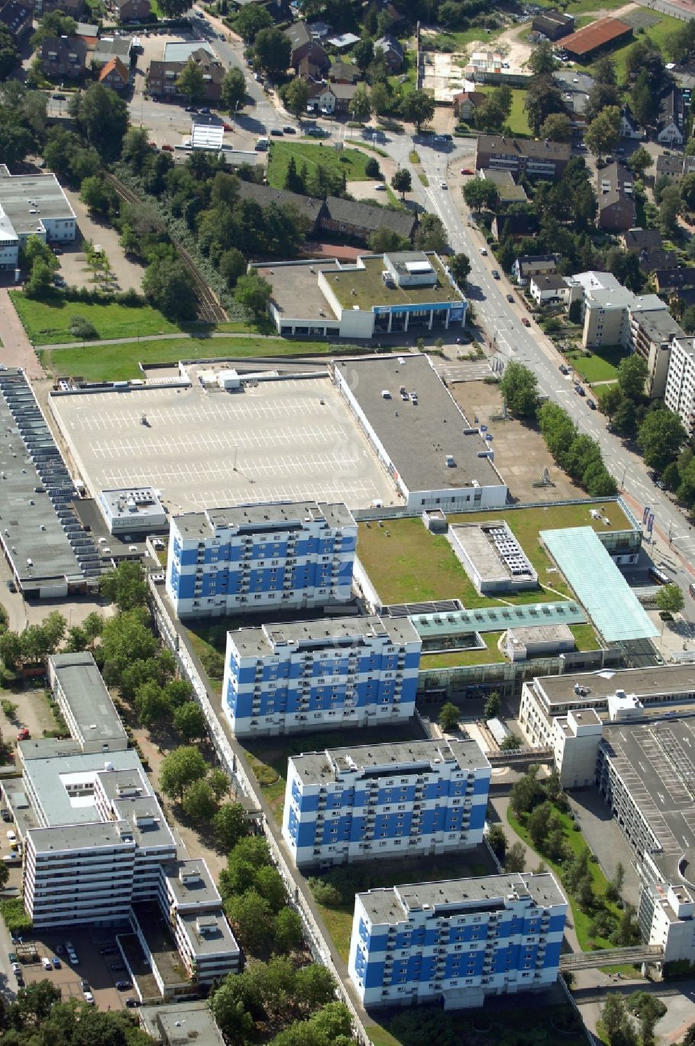 Norderstedt aus der Vogelperspektive: Wohngebiet einer Mehrfamilienhaussiedlung am Herold Center in Norderstedt im Bundesland Schleswig-Holstein, Deutschland