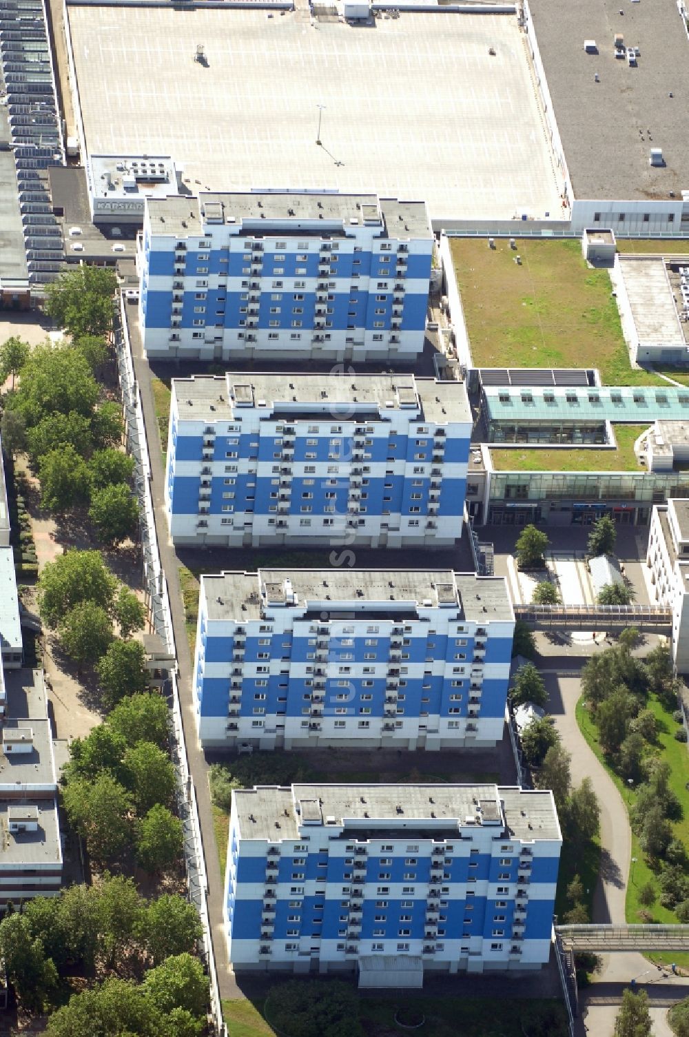 Luftaufnahme Norderstedt - Wohngebiet einer Mehrfamilienhaussiedlung am Herold Center in Norderstedt im Bundesland Schleswig-Holstein, Deutschland