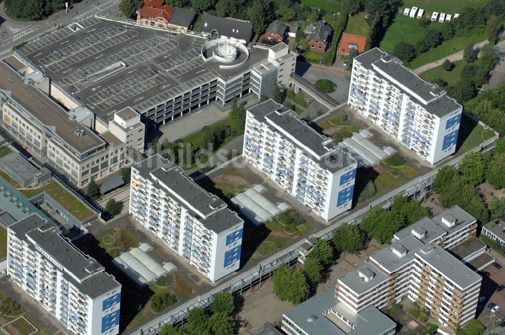 Norderstedt von oben - Wohngebiet einer Mehrfamilienhaussiedlung am Herold Center in Norderstedt im Bundesland Schleswig-Holstein, Deutschland