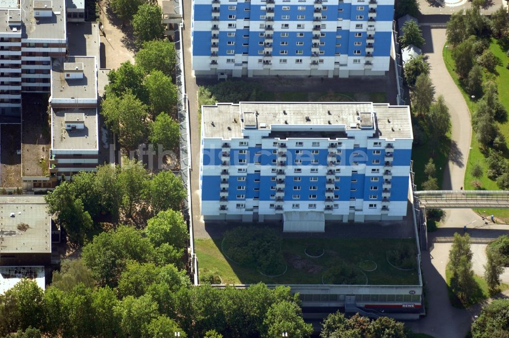 Norderstedt aus der Vogelperspektive: Wohngebiet einer Mehrfamilienhaussiedlung am Herold Center in Norderstedt im Bundesland Schleswig-Holstein, Deutschland