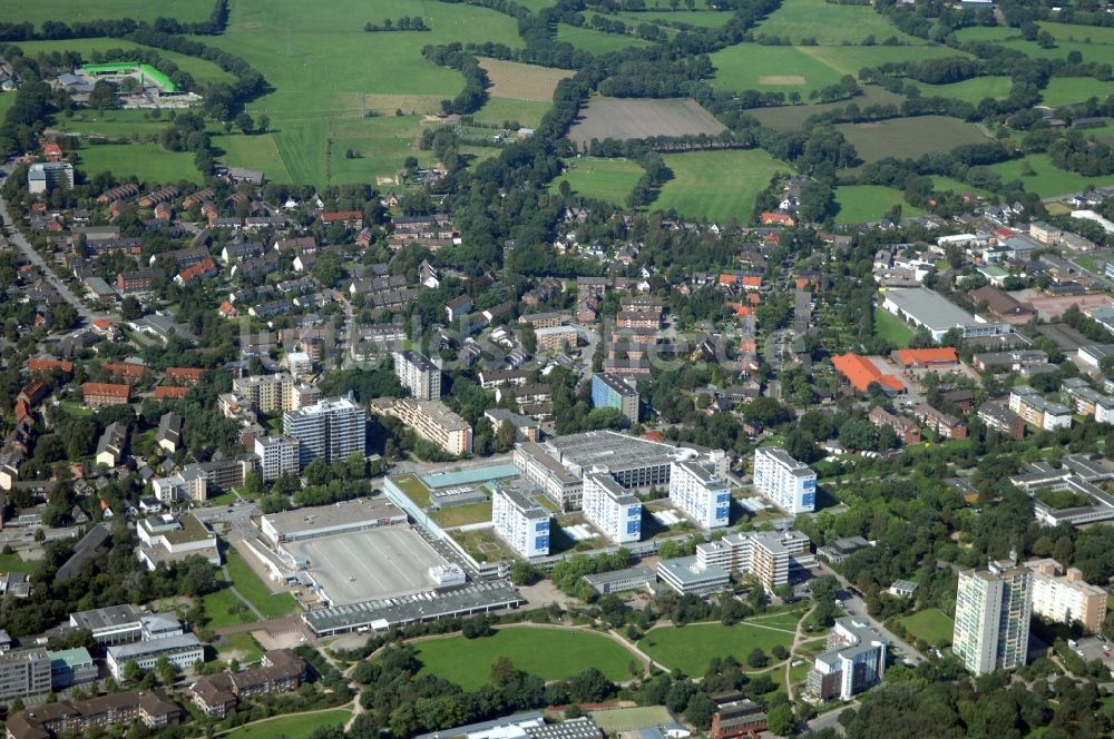 Luftaufnahme Norderstedt - Wohngebiet einer Mehrfamilienhaussiedlung am Herold Center in Norderstedt im Bundesland Schleswig-Holstein, Deutschland