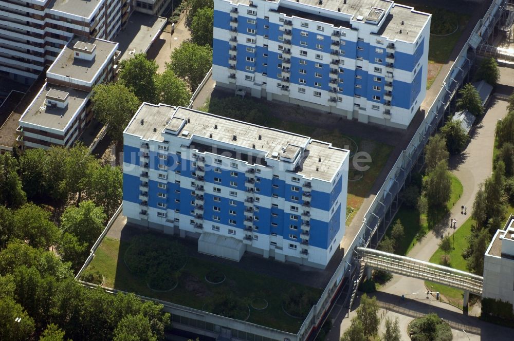 Luftbild Norderstedt - Wohngebiet einer Mehrfamilienhaussiedlung am Herold Center in Norderstedt im Bundesland Schleswig-Holstein, Deutschland