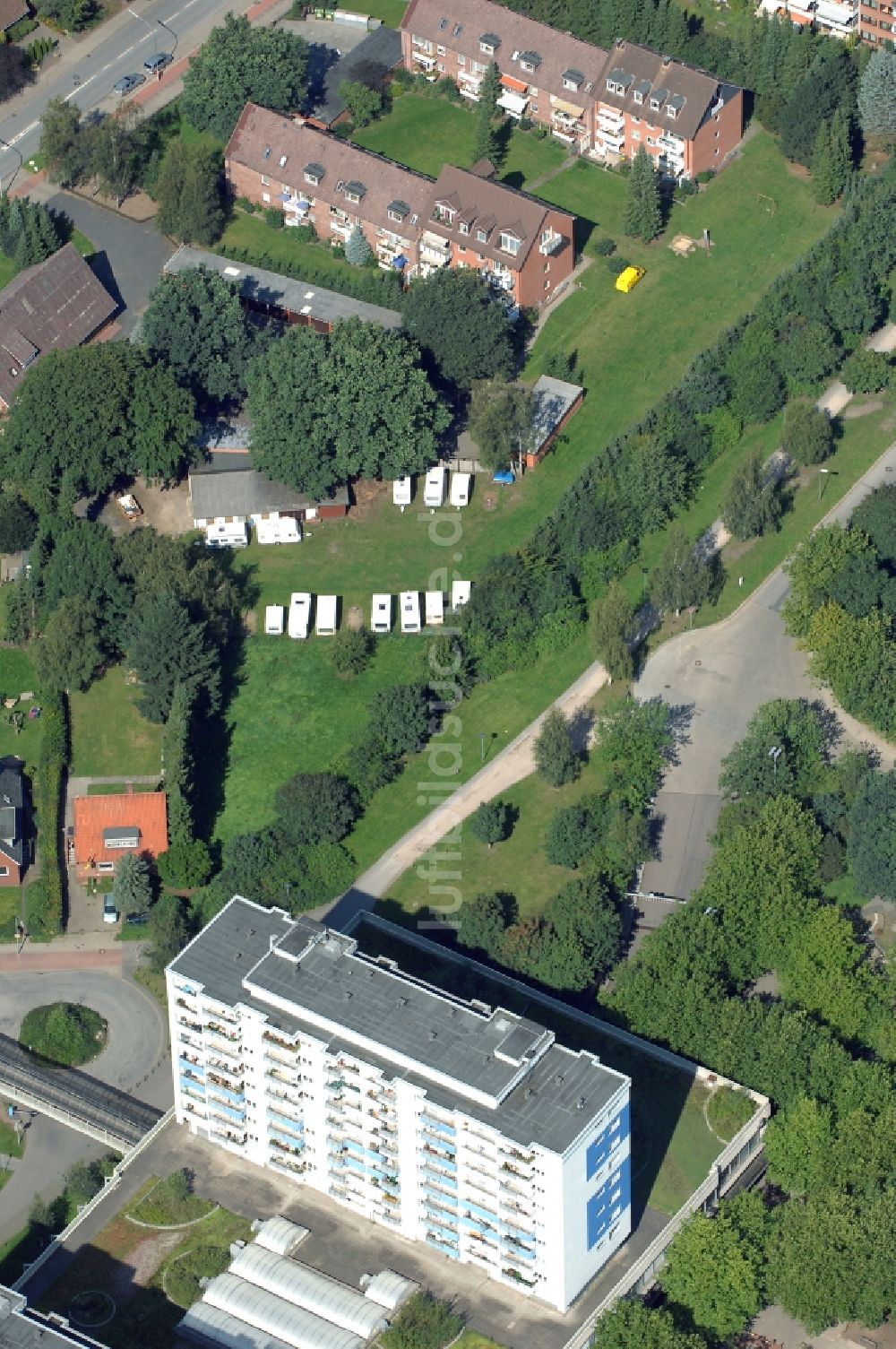 Luftaufnahme Norderstedt - Wohngebiet einer Mehrfamilienhaussiedlung am Herold Center in Norderstedt im Bundesland Schleswig-Holstein, Deutschland