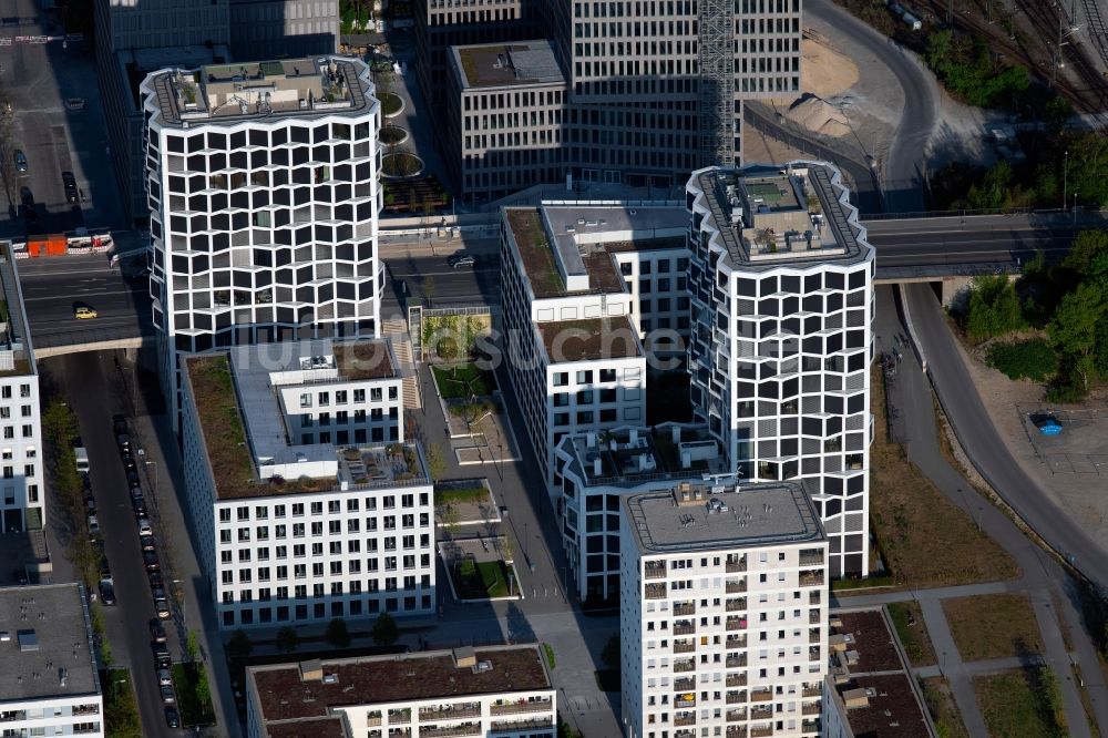 Luftaufnahme München - Wohngebiet der Mehrfamilienhaussiedlung Hirschgarten Forum an der Friedenheimer Brücke in München im Bundesland Bayern, Deutschland