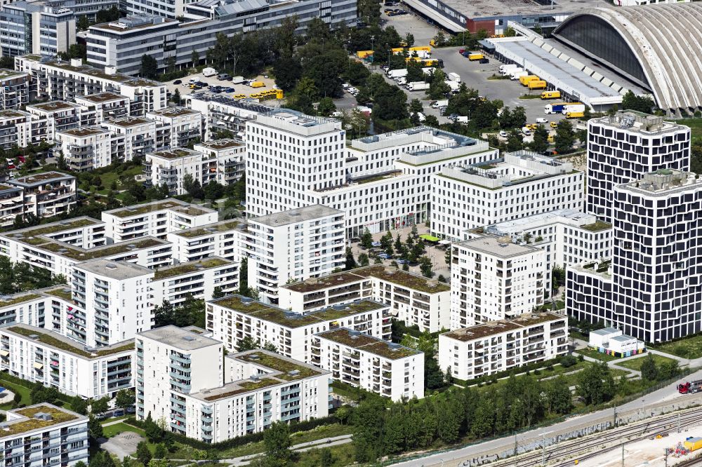 Luftaufnahme München - Wohngebiet der Mehrfamilienhaussiedlung Hirschgarten Forum an der Friedenheimer Brücke in München im Bundesland Bayern, Deutschland