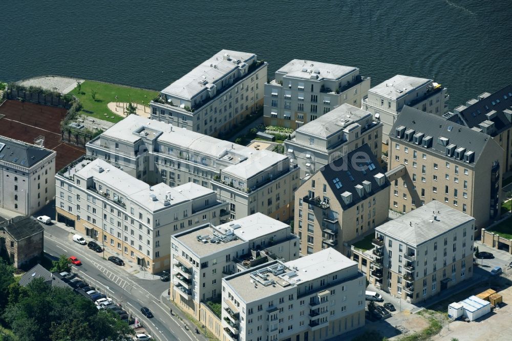 Luftaufnahme Potsdam - Wohngebiet einer Mehrfamilienhaussiedlung in der historische Speicherstadt am Ufer der Havel in Potsdam im Bundesland Brandenburg