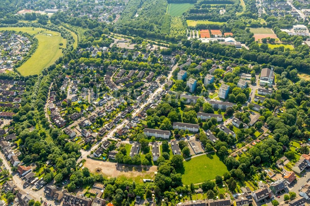 Duisburg aus der Vogelperspektive: Wohngebiet der Mehrfamilienhaussiedlung Im Ährenfeld in Duisburg im Bundesland Nordrhein-Westfalen, Deutschland