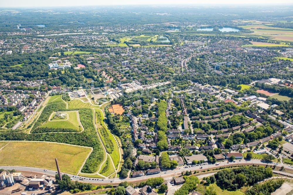 Luftaufnahme Duisburg - Wohngebiet der Mehrfamilienhaussiedlung in Hüttenheim in Duisburg im Bundesland Nordrhein-Westfalen