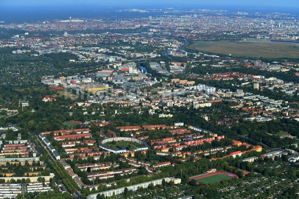 Berlin aus der Vogelperspektive: Wohngebiet der Mehrfamilienhaussiedlung Hufeisensiedlung in Berlin, Deutschland