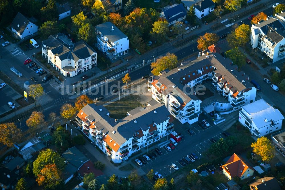 Berlin aus der Vogelperspektive: Wohngebiet der Mehrfamilienhaussiedlung am Hultschiner Damm im Ortsteil Mahlsdorf in Berlin, Deutschland