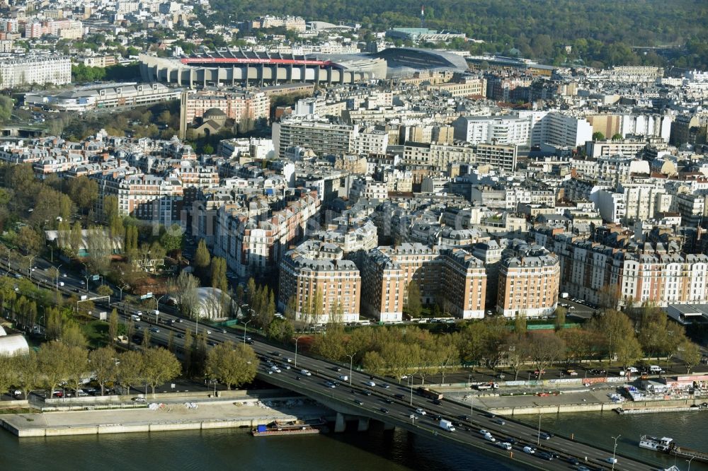 Luftaufnahme Issy-les-Moulineaux - Wohngebiet einer Mehrfamilienhaussiedlung in Issy-les-Moulineaux in Ile-de-France, Frankreich