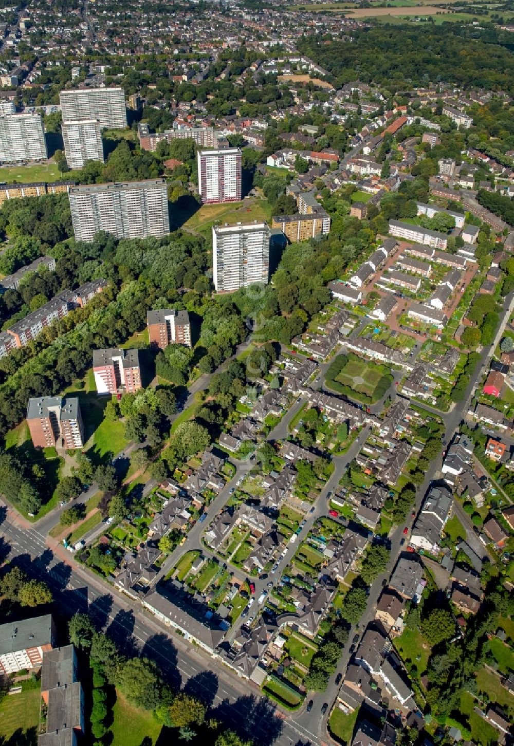 Luftaufnahme Duisburg - Wohngebiet der Mehrfamilienhaussiedlung Johannenhof in Duisburg im Bundesland Nordrhein-Westfalen