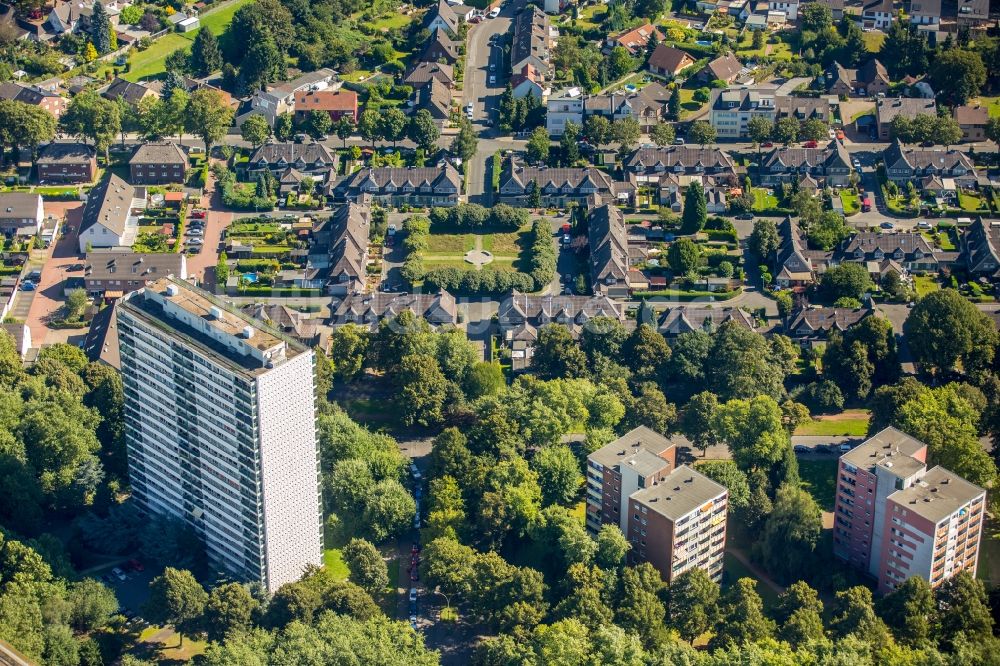 Duisburg von oben - Wohngebiet der Mehrfamilienhaussiedlung Johannenhof in Duisburg im Bundesland Nordrhein-Westfalen