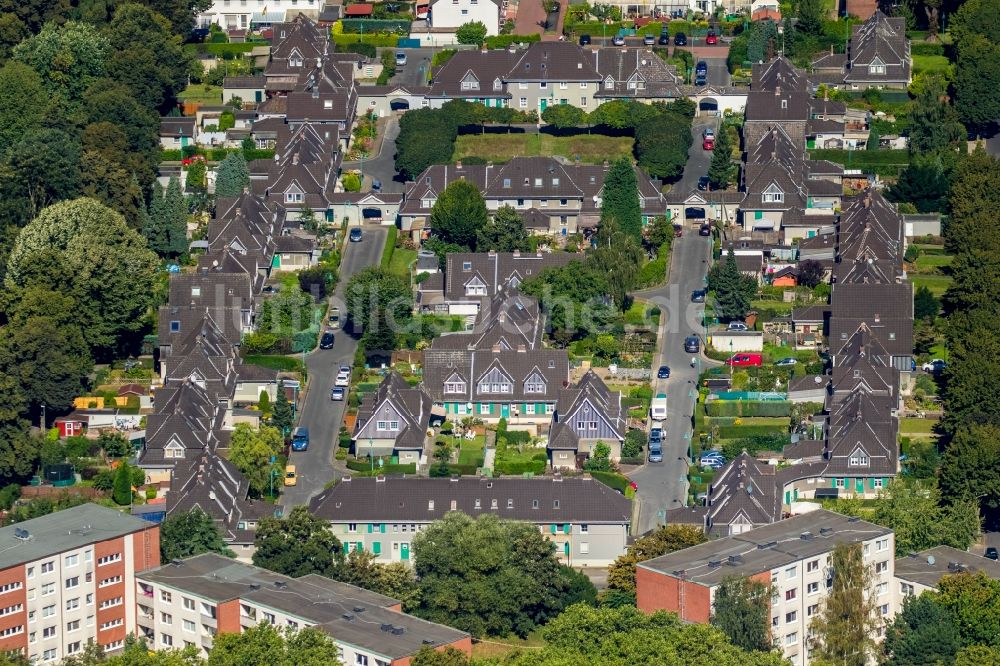 Duisburg von oben - Wohngebiet der Mehrfamilienhaussiedlung Johannenhof in Duisburg im Bundesland Nordrhein-Westfalen