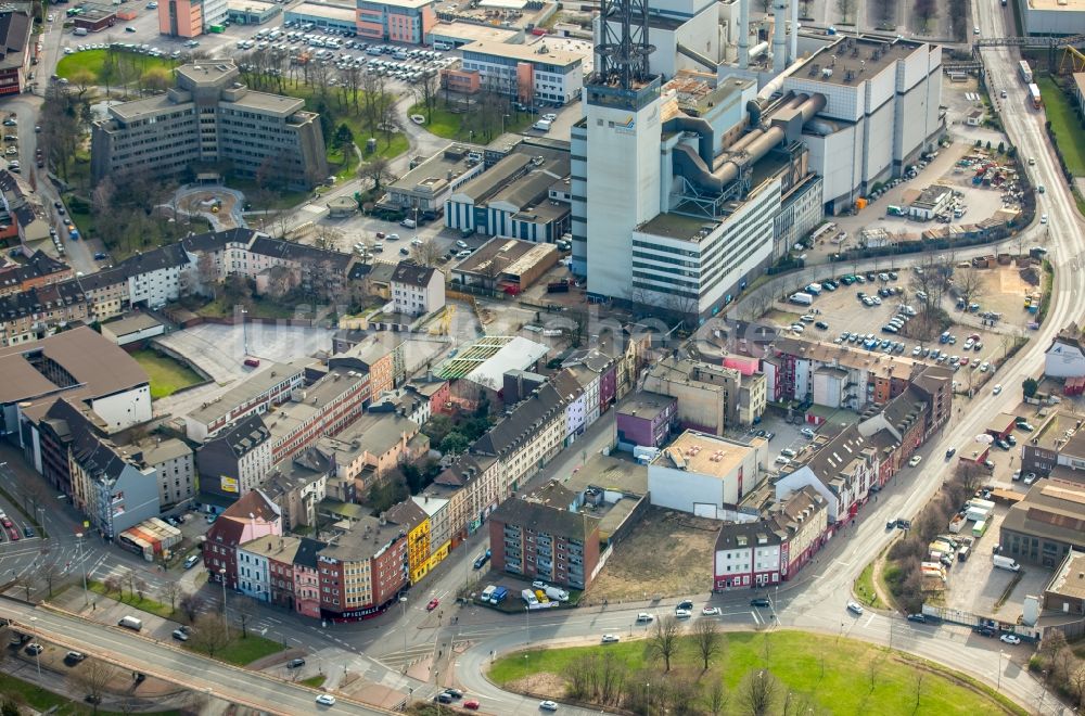 Luftaufnahme Duisburg - Wohngebiet der Mehrfamilienhaussiedlung Juliusstraße - Plessingstraße - Charlottenstraße im Ortsteil Altstadt in Duisburg im Bundesland Nordrhein-Westfalen