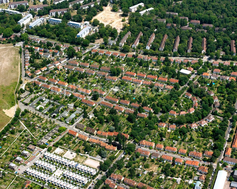 Karlsruhe von oben - Wohngebiet der Mehrfamilienhaussiedlung in Karlsruhe im Bundesland Baden-Württemberg, Deutschland