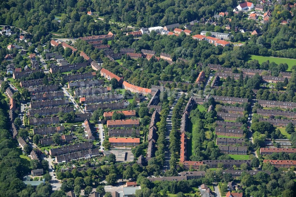 Luftaufnahme Kiel - Wohngebiet einer Mehrfamilienhaussiedlung in Kiel im Bundesland Schleswig-Holstein